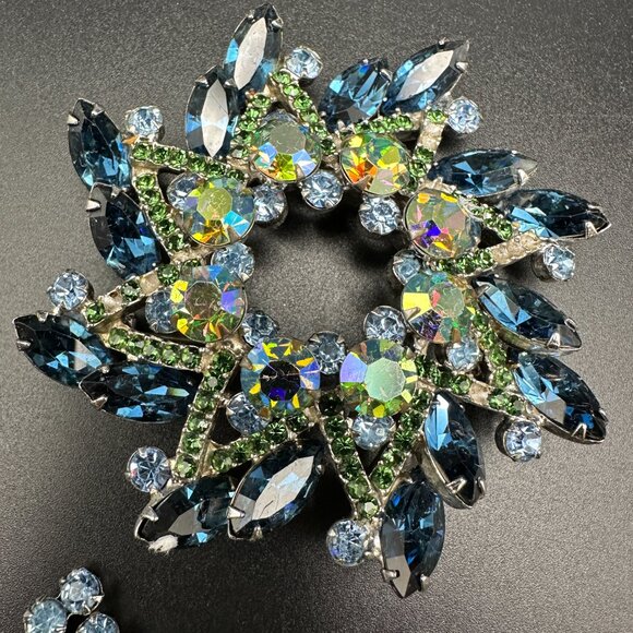 Vintage Juliana D&E Large Blue Rhinestones Brooch and Clip on Earrings Set - Picture 3 of 16